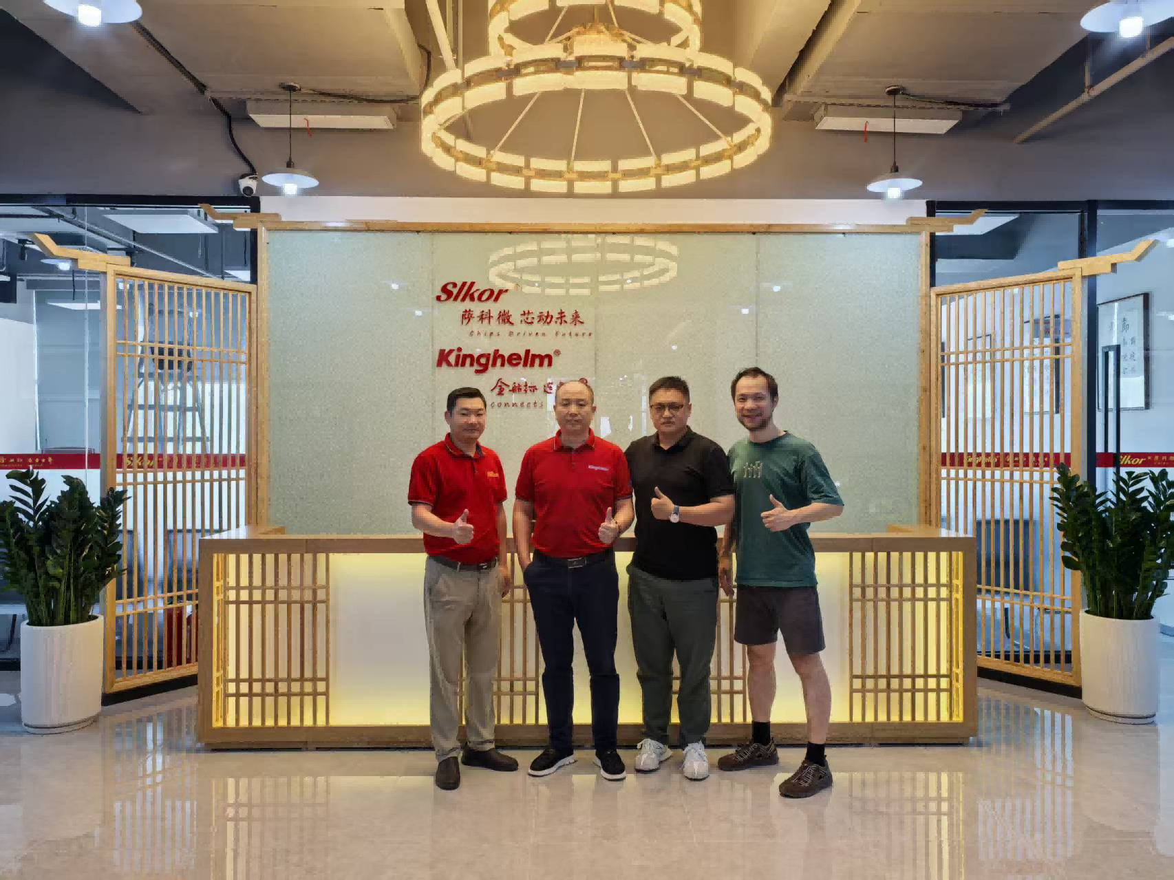 Slkor General Manager Song Shiqiang welcoming guests at the new Lijincheng office